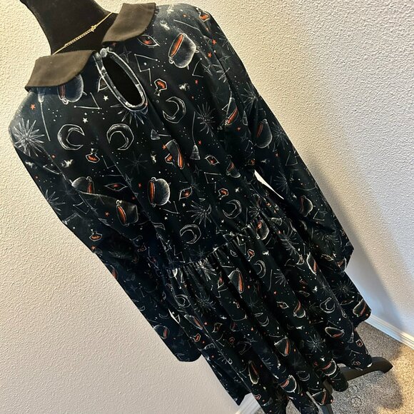 Her Universe Disney Hocus Pocus Symbols Collar Dress, Size Large - Picture 7 of 15